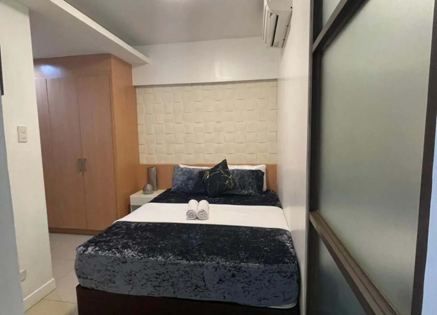 2Bedroom With 2Balcony With Pool View 1633-34 Manila 0*,