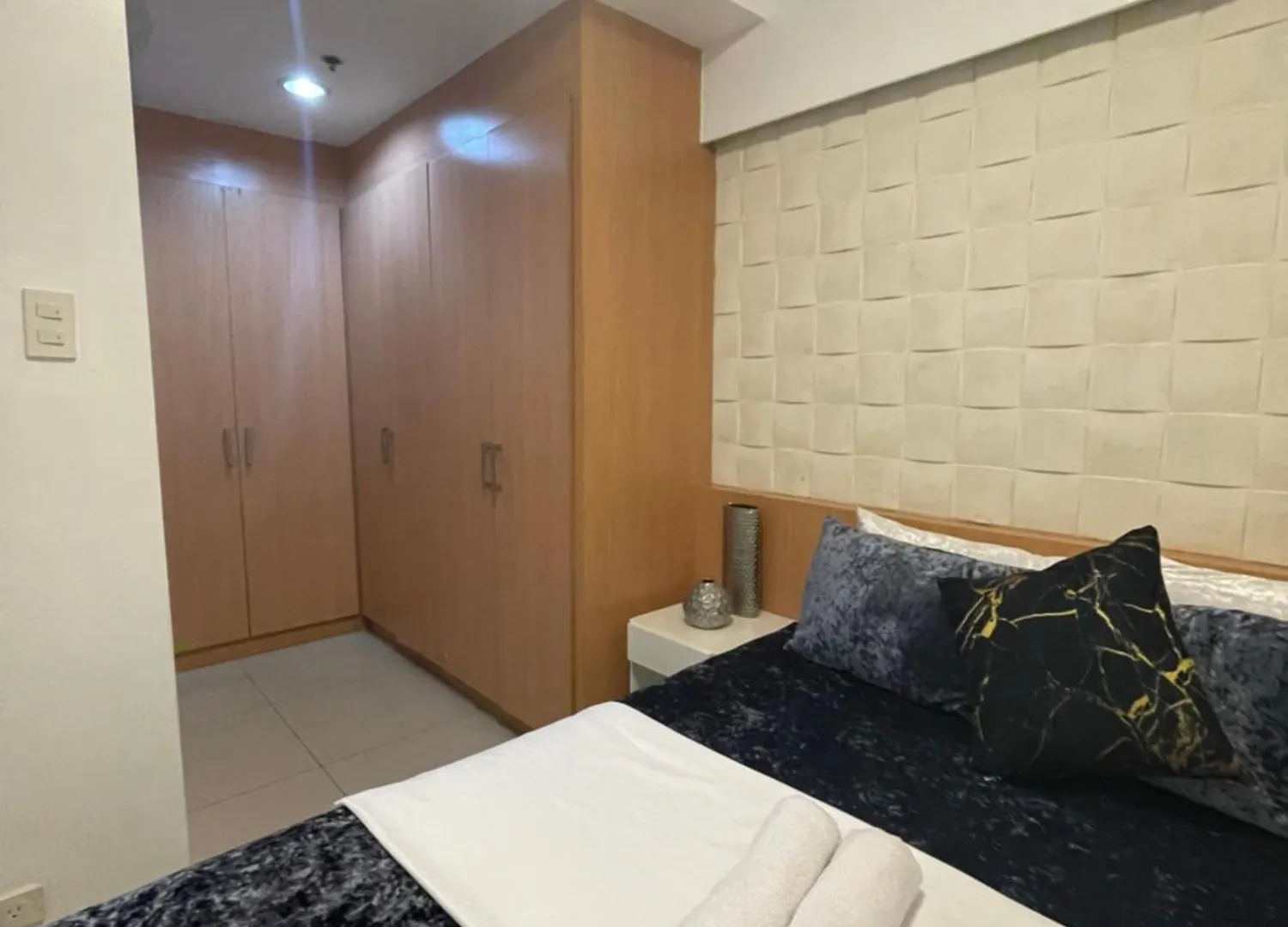 2Bedroom With 2Balcony With Pool View 1633-34 Manila Apartment