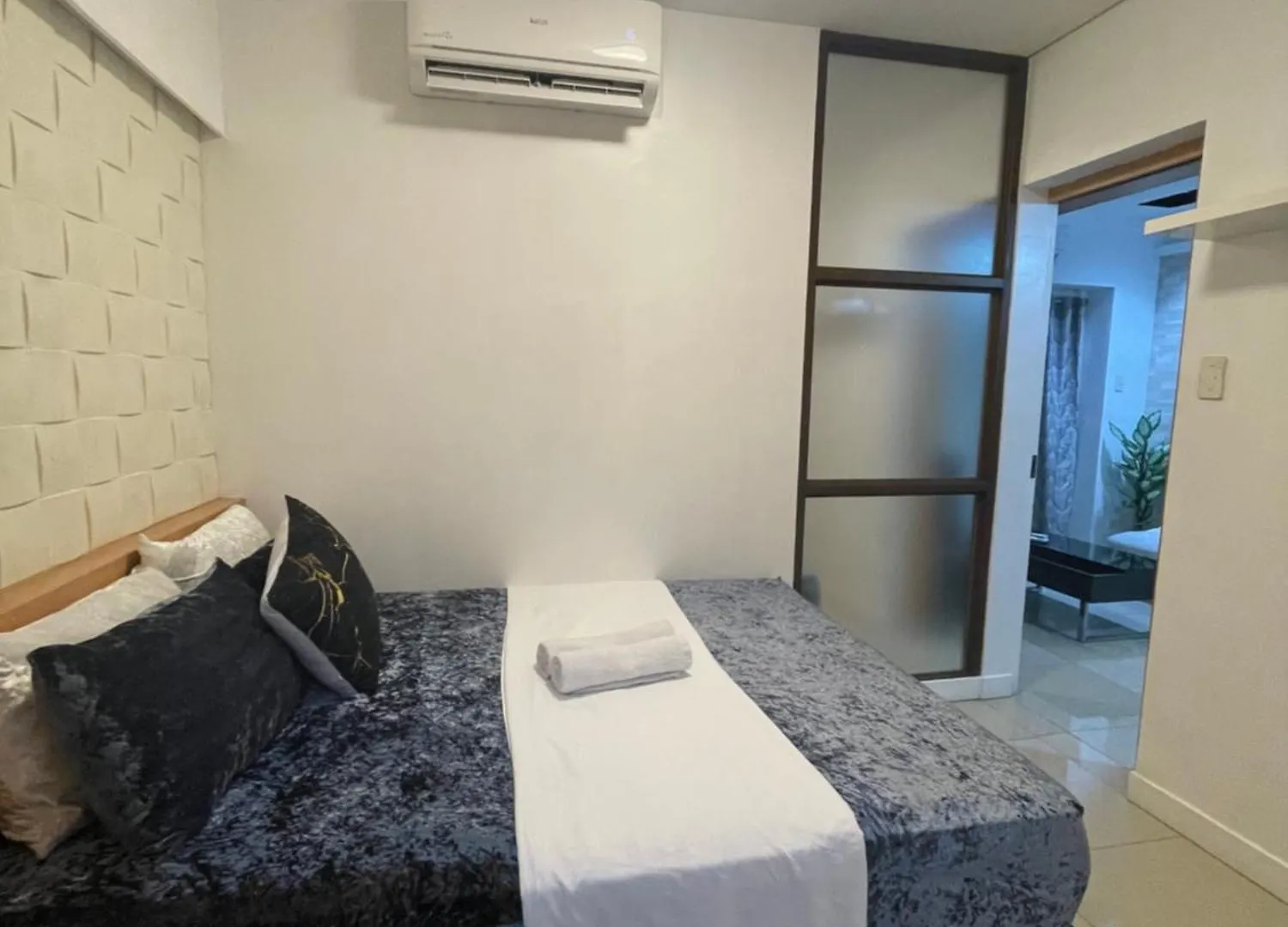 2Bedroom With 2Balcony With Pool View 1633-34 Manila Apartment